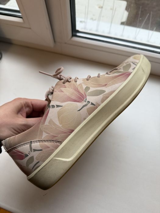 Туфлі ecco бежево-рожевого кольору у квіти. Розмір 40