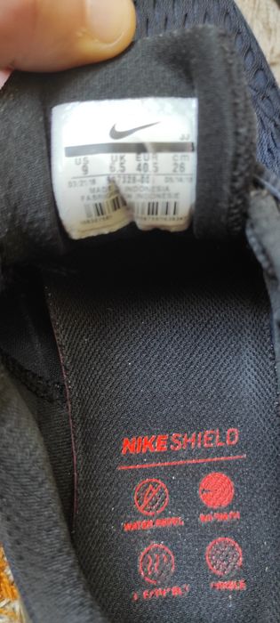 Кросівки Nike shield