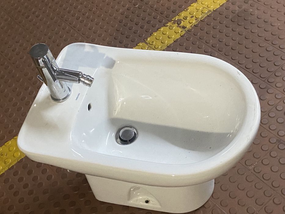 Bidé com a Torneira incluida