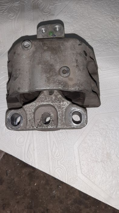 Подушка двигателя гольф4-бора