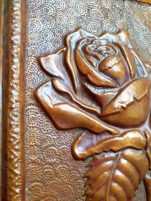 Розы! медная сувенирная чеканка на подарок