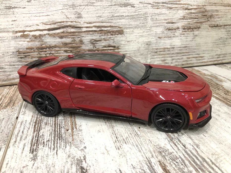Металева машинка модель Chevrolet Camaro Ford Mustang