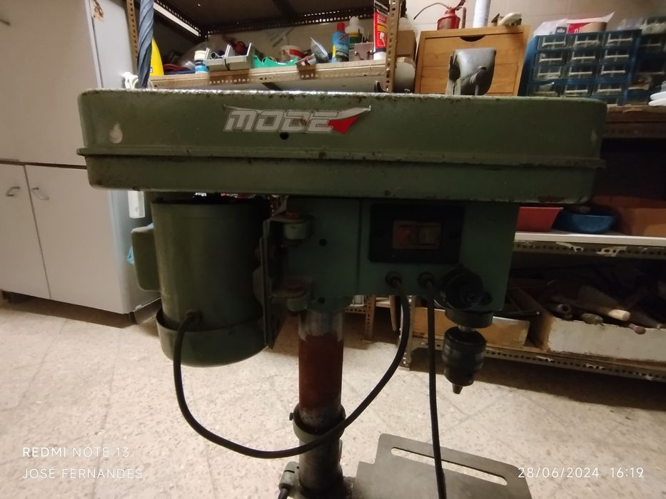 Máquina perfuradora