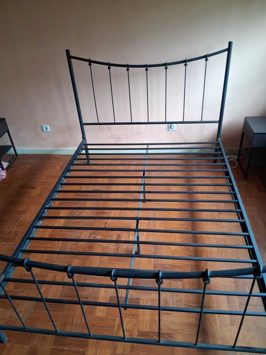 Cama de casal em ferro