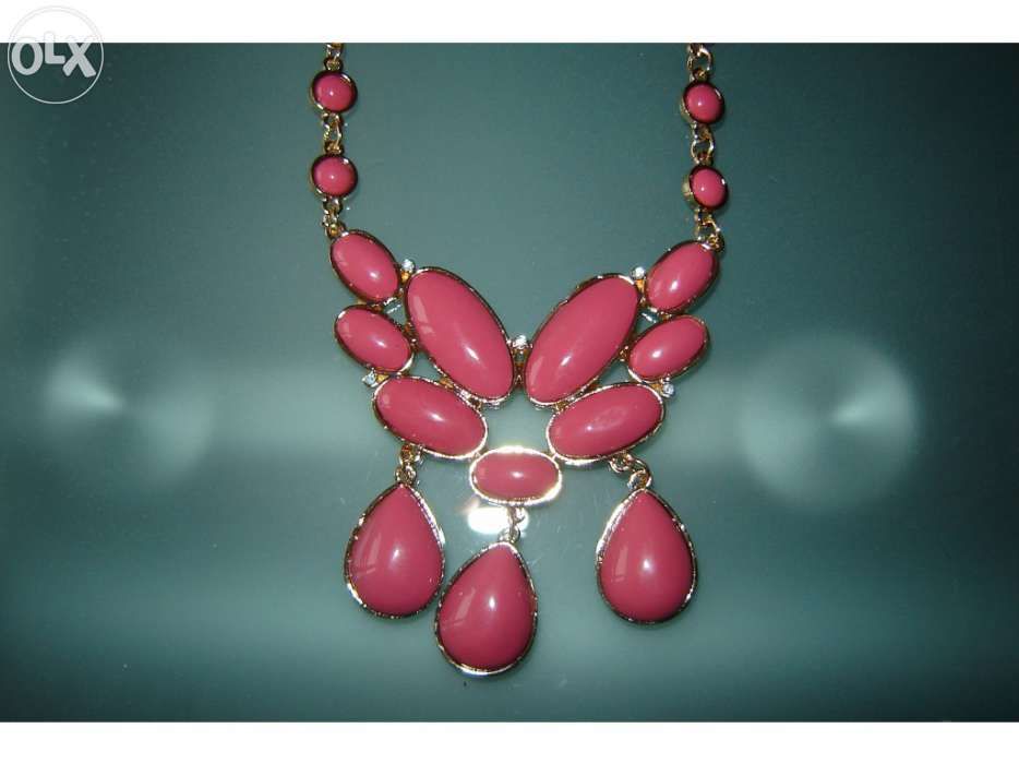Colar dourado e rosa novo