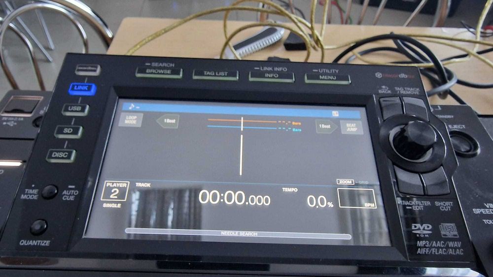 2 x Pioneer CDJ 2000 nexus 2