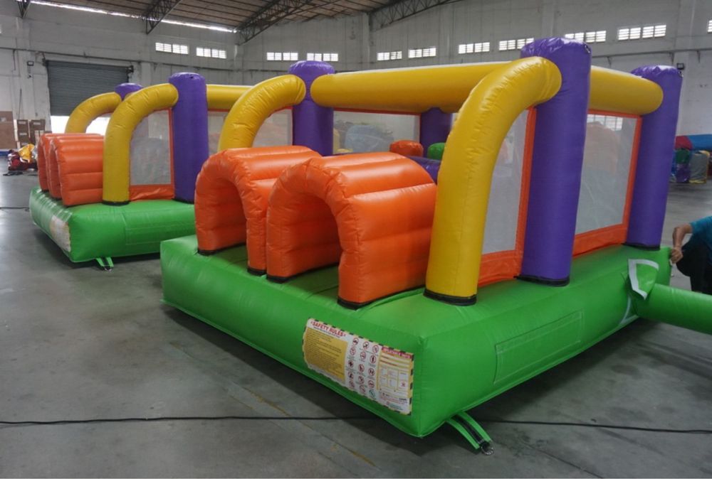 Insuflavel pista de obstaculos - PVC - semi novo