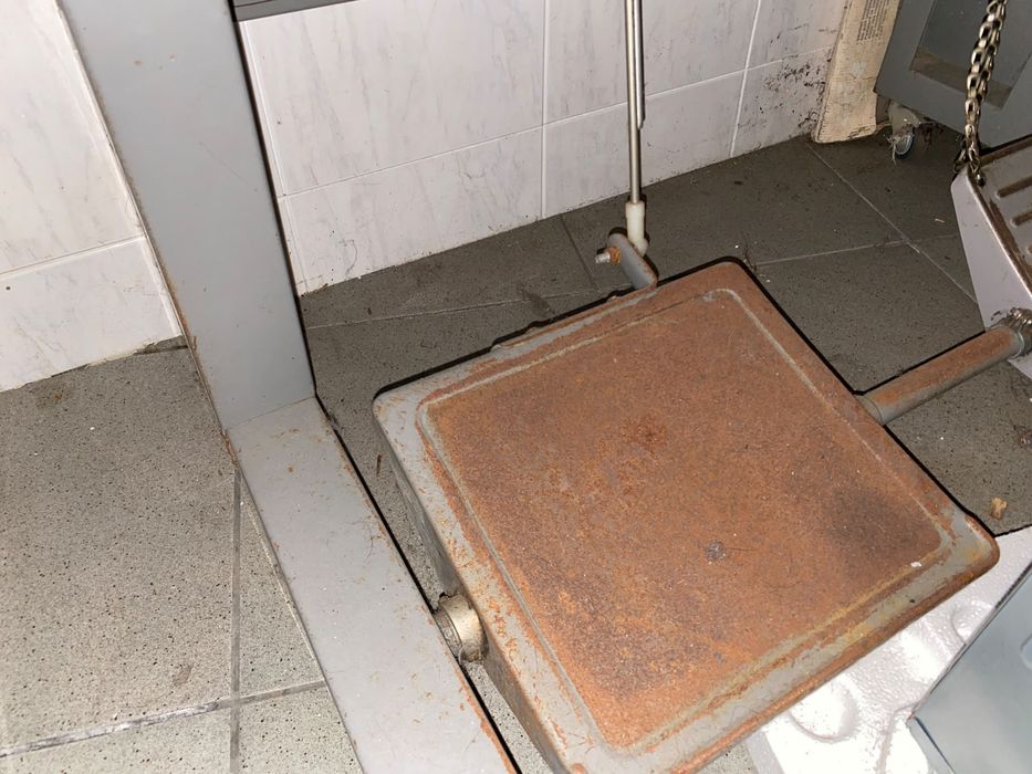 Maquina industrial de corta e cose