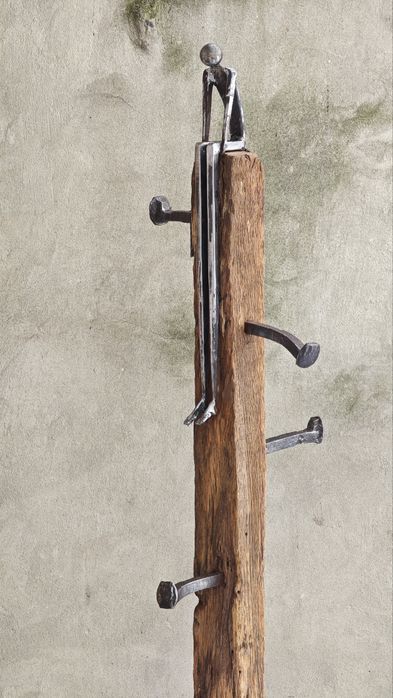 Вішак скульптура. Історія що залишилась