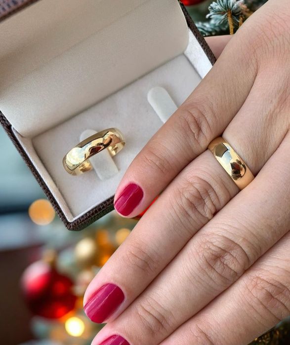 Para Eleganckich Ponadczasowych Złotych Obrączek Ślubnych