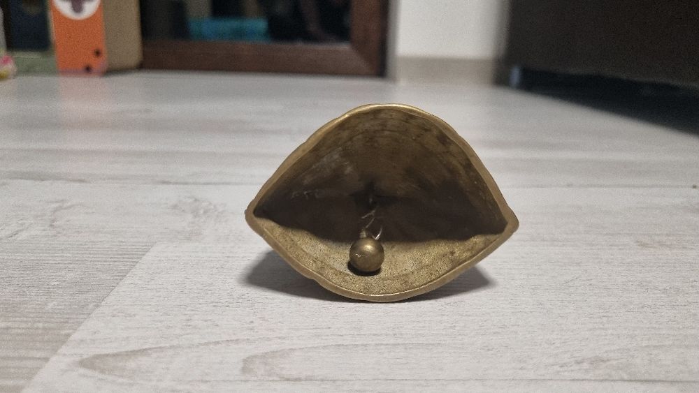 Figuralny dzwonek mosiężny dama w krynolinie vintage 1900 r. 8,5 cm