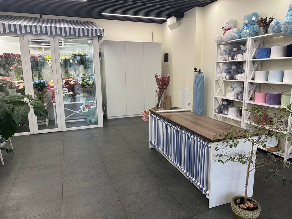 Продам  Цветочный бутик. Цена договорная
