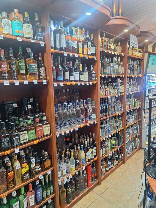 Regały i lady sklepowe