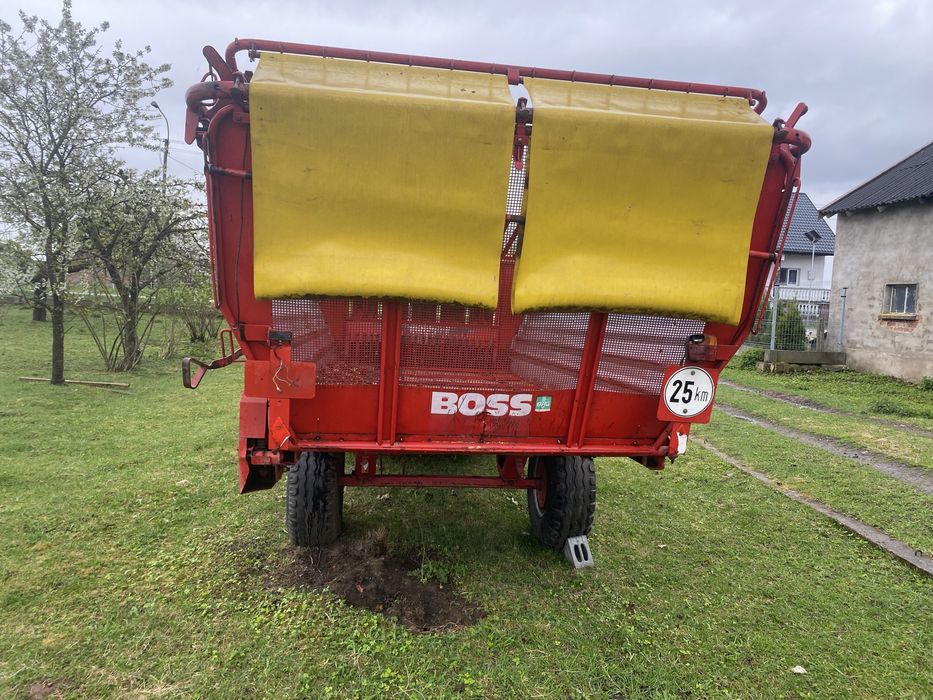 Przyczepa samozbierająca Pottinger Boss z nożami