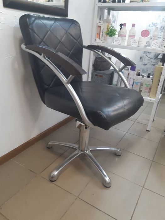 Продам кресло для парикмахера