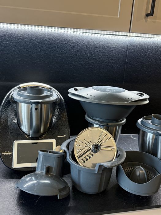 Thermomix szampański czarny limitowany + 2 naczynia + nakladka krojaca