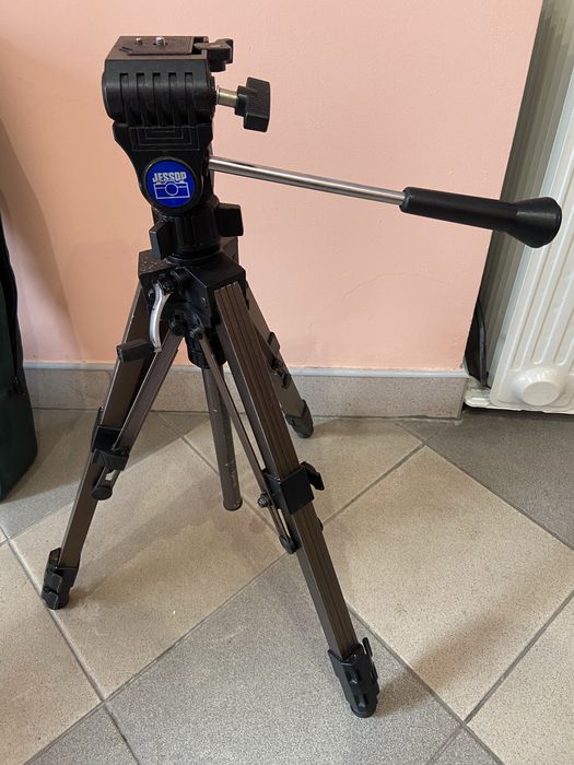 Освітлення і різні аксесуари для відео камери