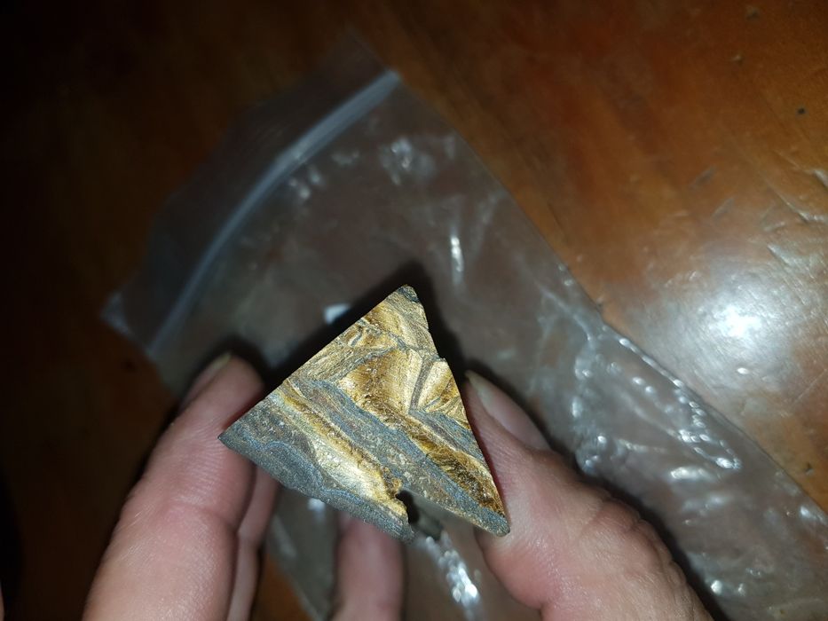 Pedra com ouro puro