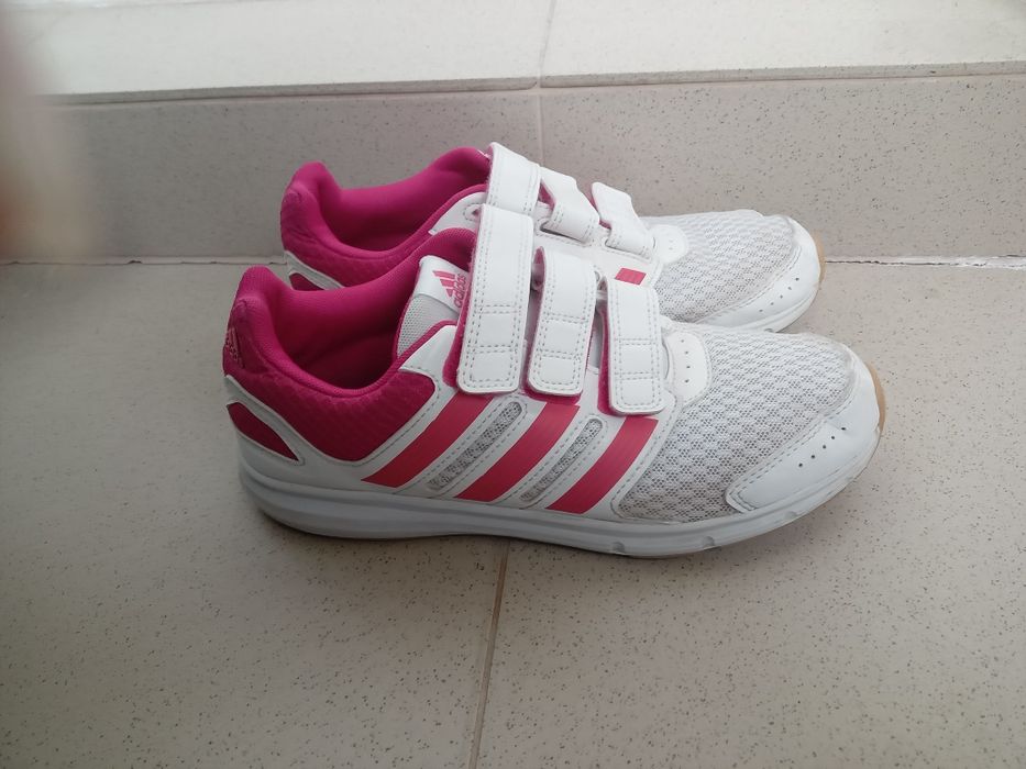 Кросівки Adidas 37,5р (23,5см) Кросівки для дівчинки
