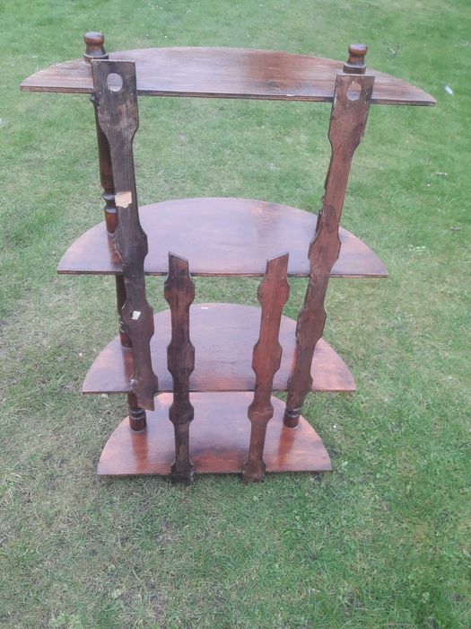 Regał ścienny wiszący