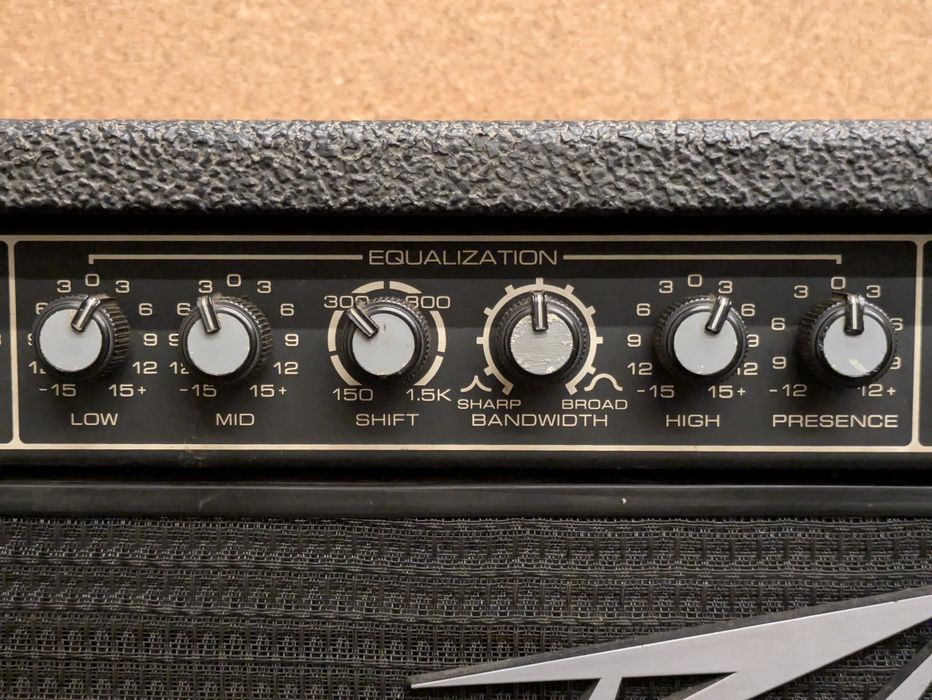 Amplificador de Baixo PEAVEY TNT 130 1x15" 130W