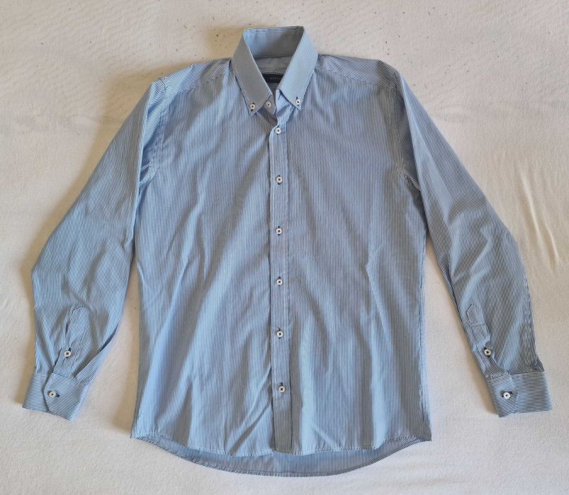 Camisa azul às riscas manga comprida