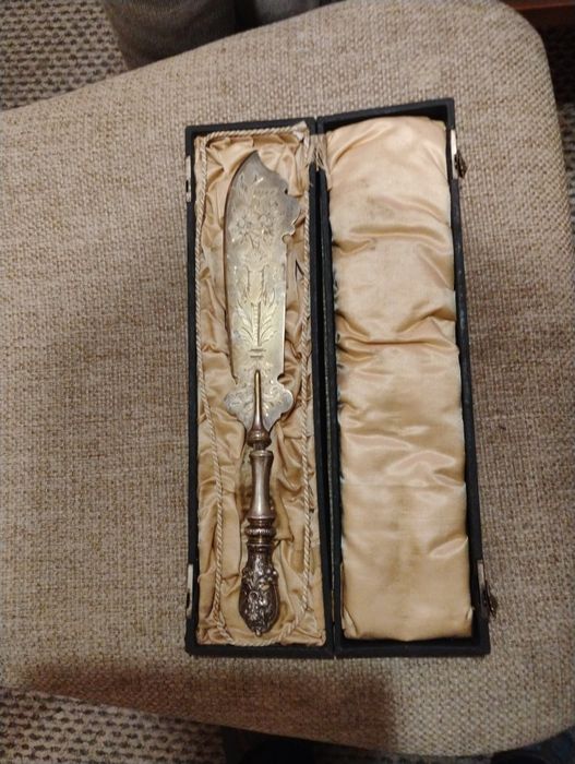 Przecudny nóż antyk. Nóż w opakowaniu.