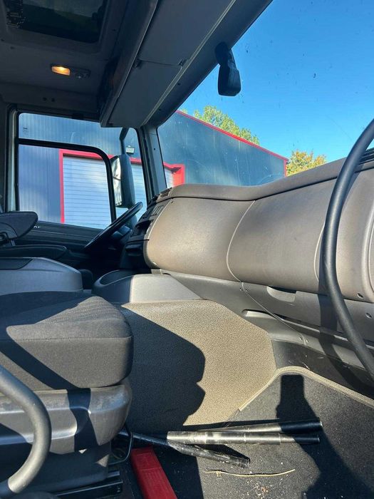 DAF CF 320 - 2017  c/ plataforma retrátil