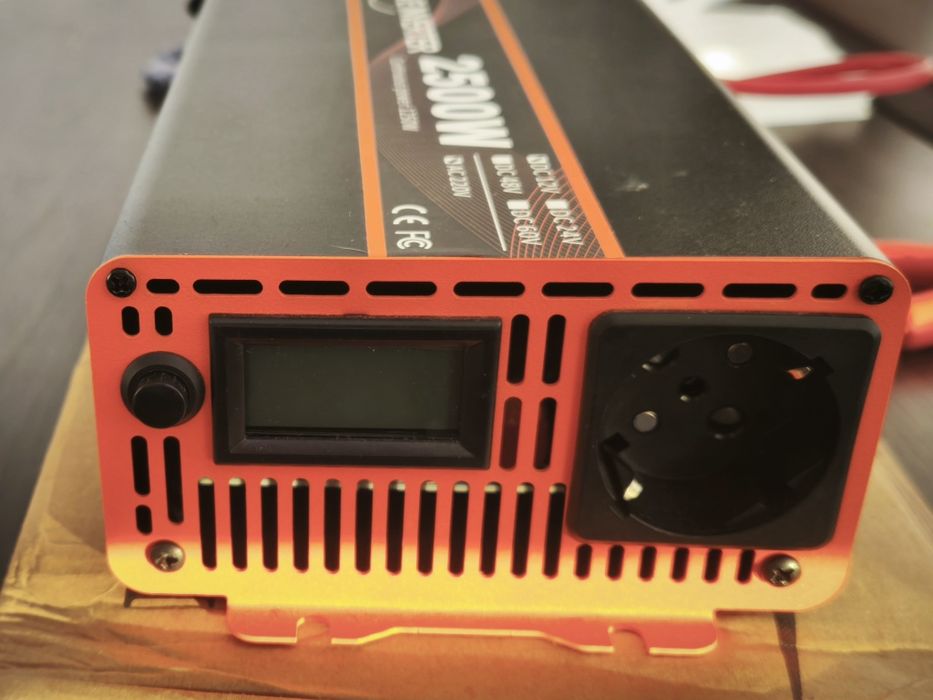 Качественный большой инвертор Houli 2500W 12V 220V