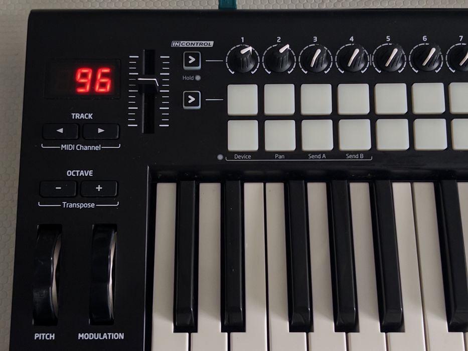 Launchkey 25 MK2 MIDI Keyboard64284945202562122