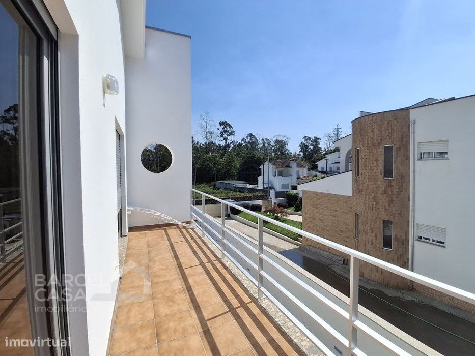 Moradia T4+1 Exclusiva em Tamel São Veríssimo | A 5 Minutos do Cent...
