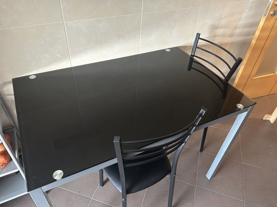 Mesa preta cozinha