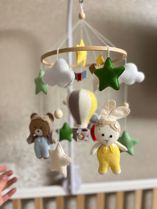 Мобіль у дитяче ліжечко ручної роботи