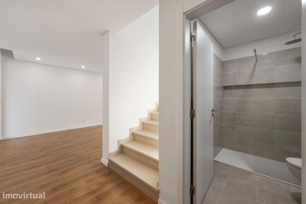 Moradia Geminada T3 com piscina, Quinta da Amizade, Setubal