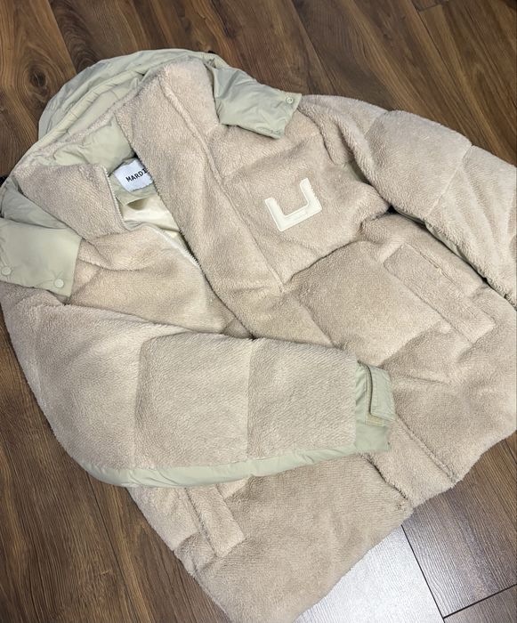 Світла жіноча курточка розмір М-L