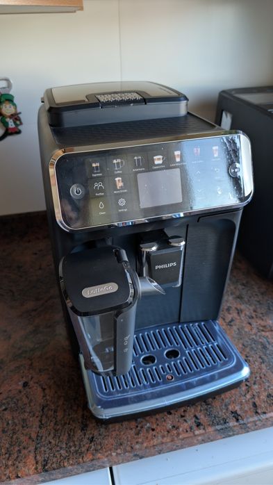 Máquina de café Philips LatteGo.