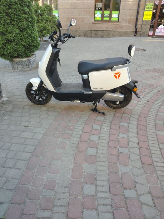 Електроскутер Yadea E8S