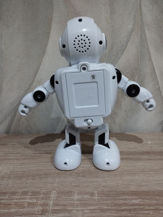 Tańczący robot świeci