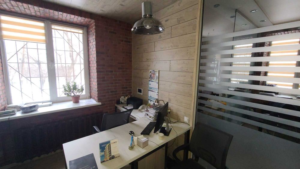 Продам офис с евроремонтом на проспекте Ивана Мазепы (около ДК Ильича)