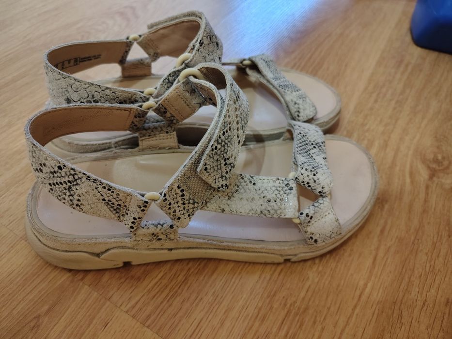 Clarks  босоніжки