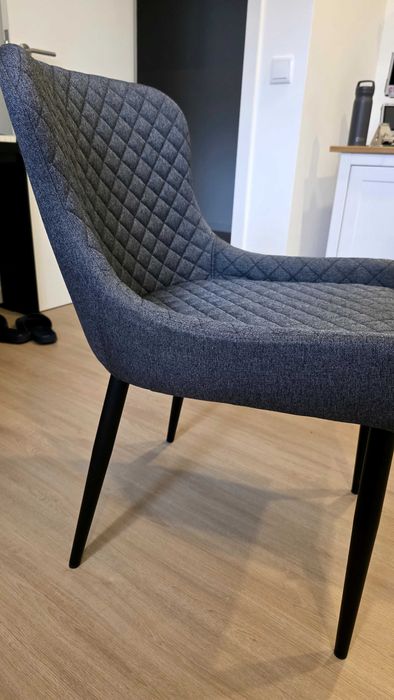 Cadeira Jysk estofado cinza escuro