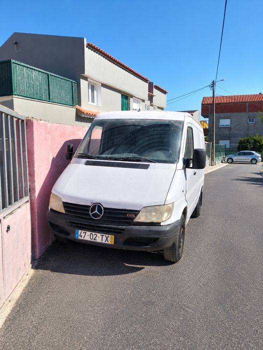 Mercedes sprinter 208 CDI 2002 com 220 mil km riais