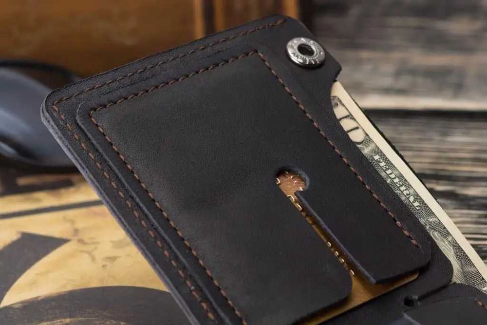 Чорний чоловічий шкіряний гаманець LEGION з натуральної шкіри crazy