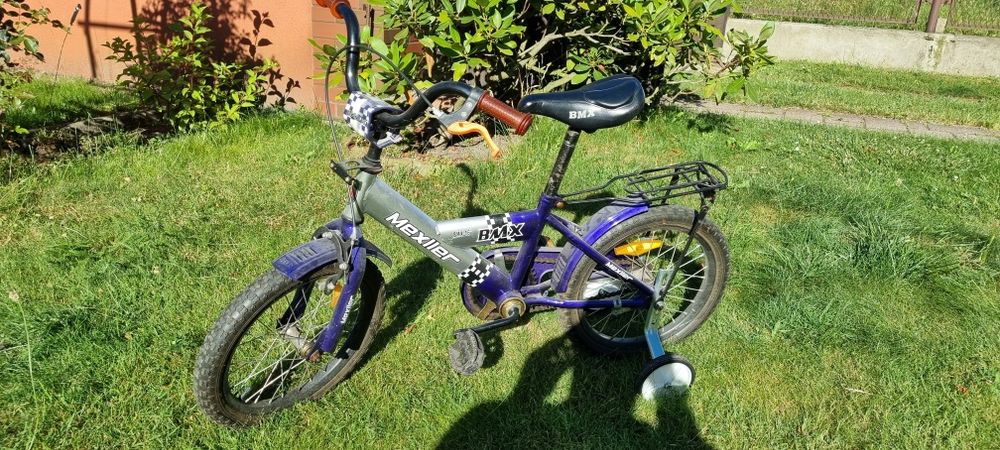 Rower Mexller do nauki jazdy z bocznymi kołkami.