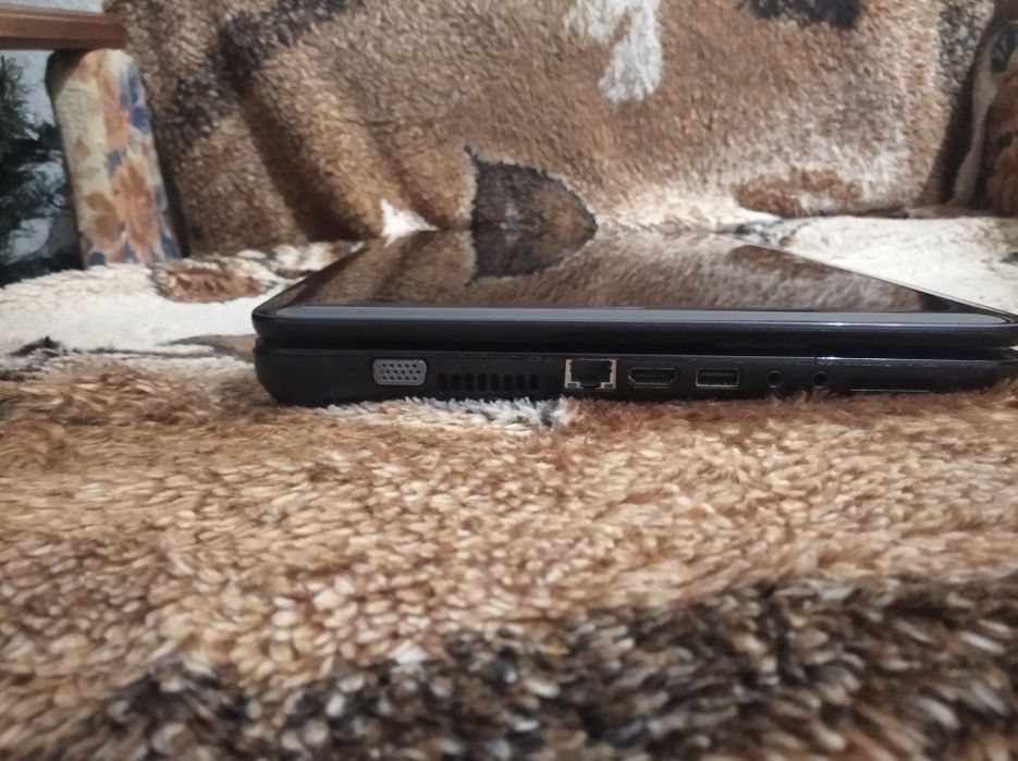 Продам ноутбук Compaq CQ58 6 Gb RAM ,AMD, ssd, батарея 5 часов износ 0