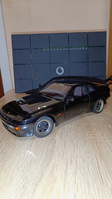Porsche 924 Carrera GT (1:18) - Autoart