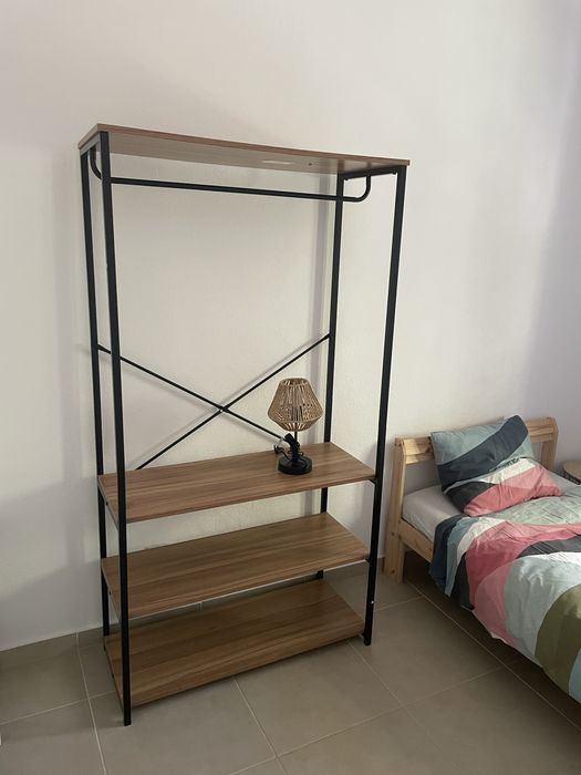 Roupeiro ferro e madeira