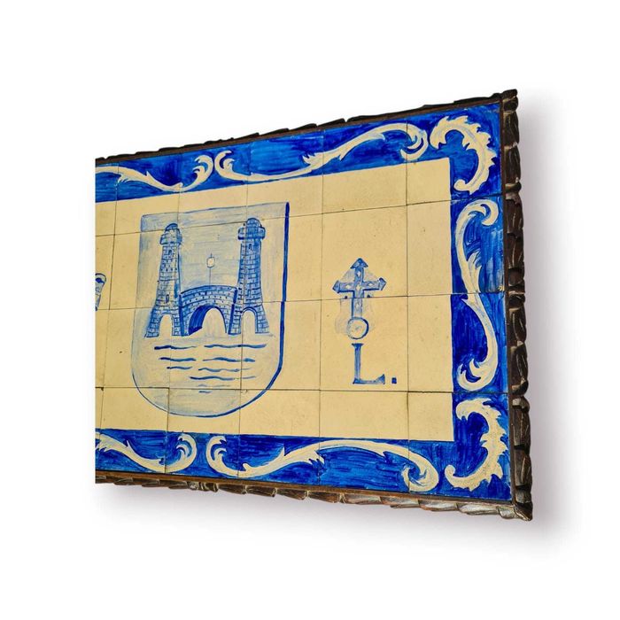 Mesa Madeira Tampo Azulejo Pintado à Mão – Mário Emílio 1968