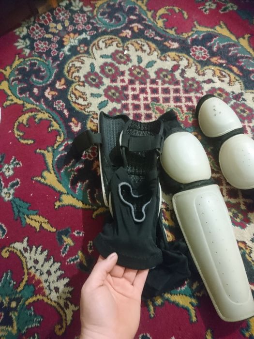 Продам комплект наколенников