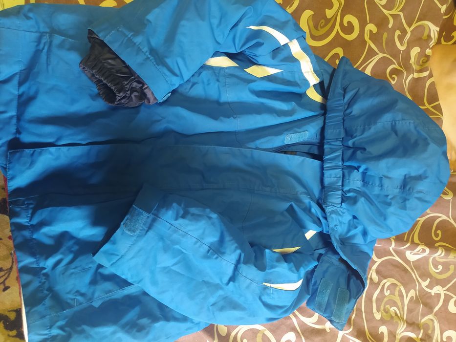 Продам зимнюю куртку на мальчика 98 -104